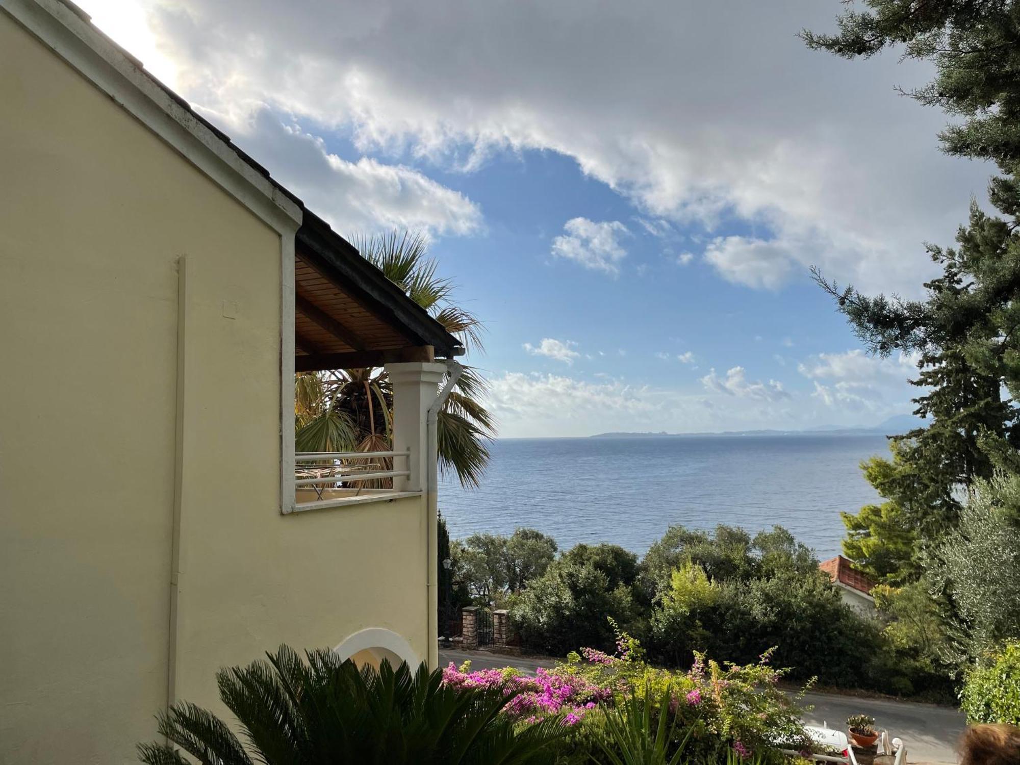 Hotel Odeon B&B Barbati Bagian luar foto