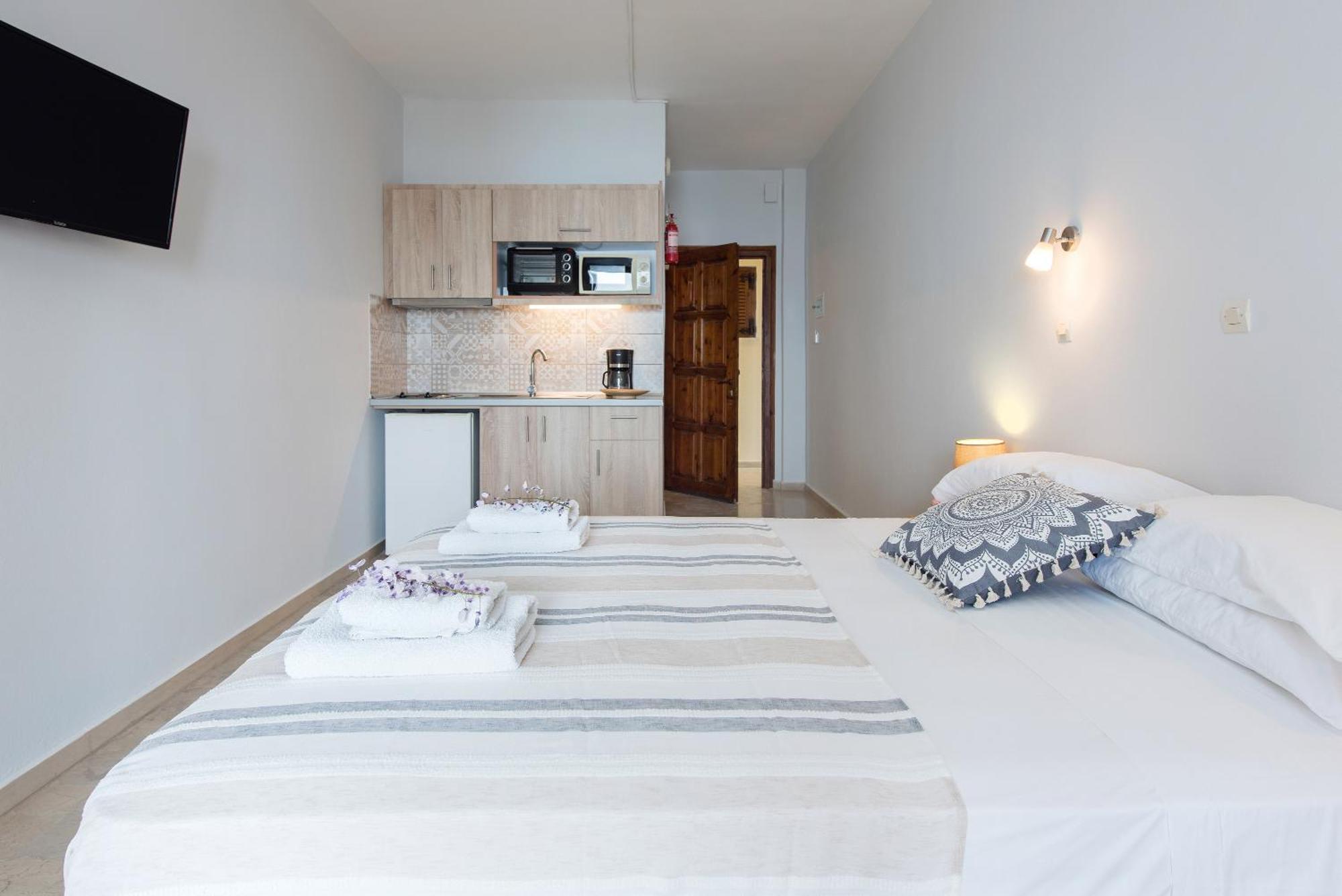 Hotel Odeon B&B Barbati Bagian luar foto