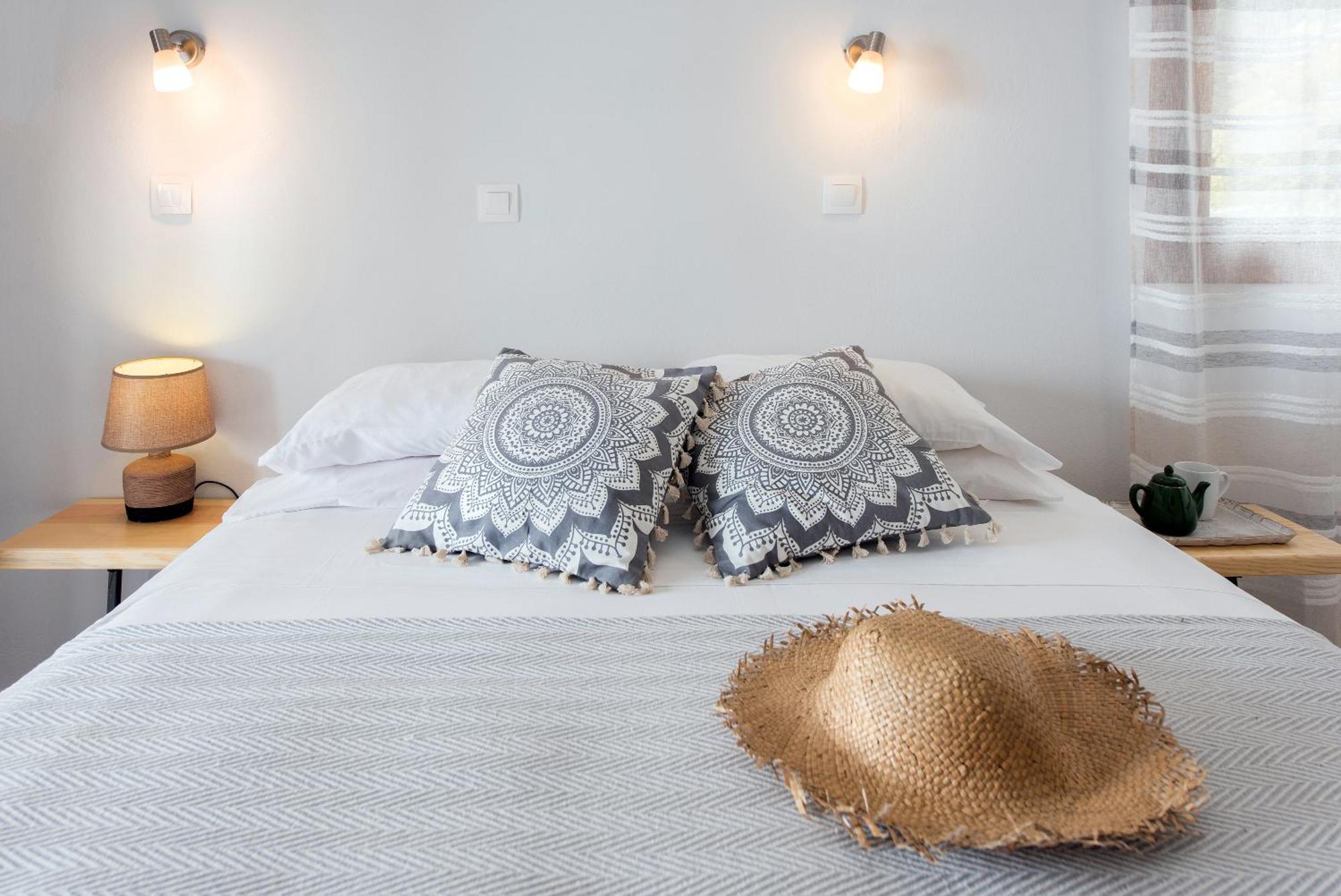 Hotel Odeon B&B Barbati Bagian luar foto