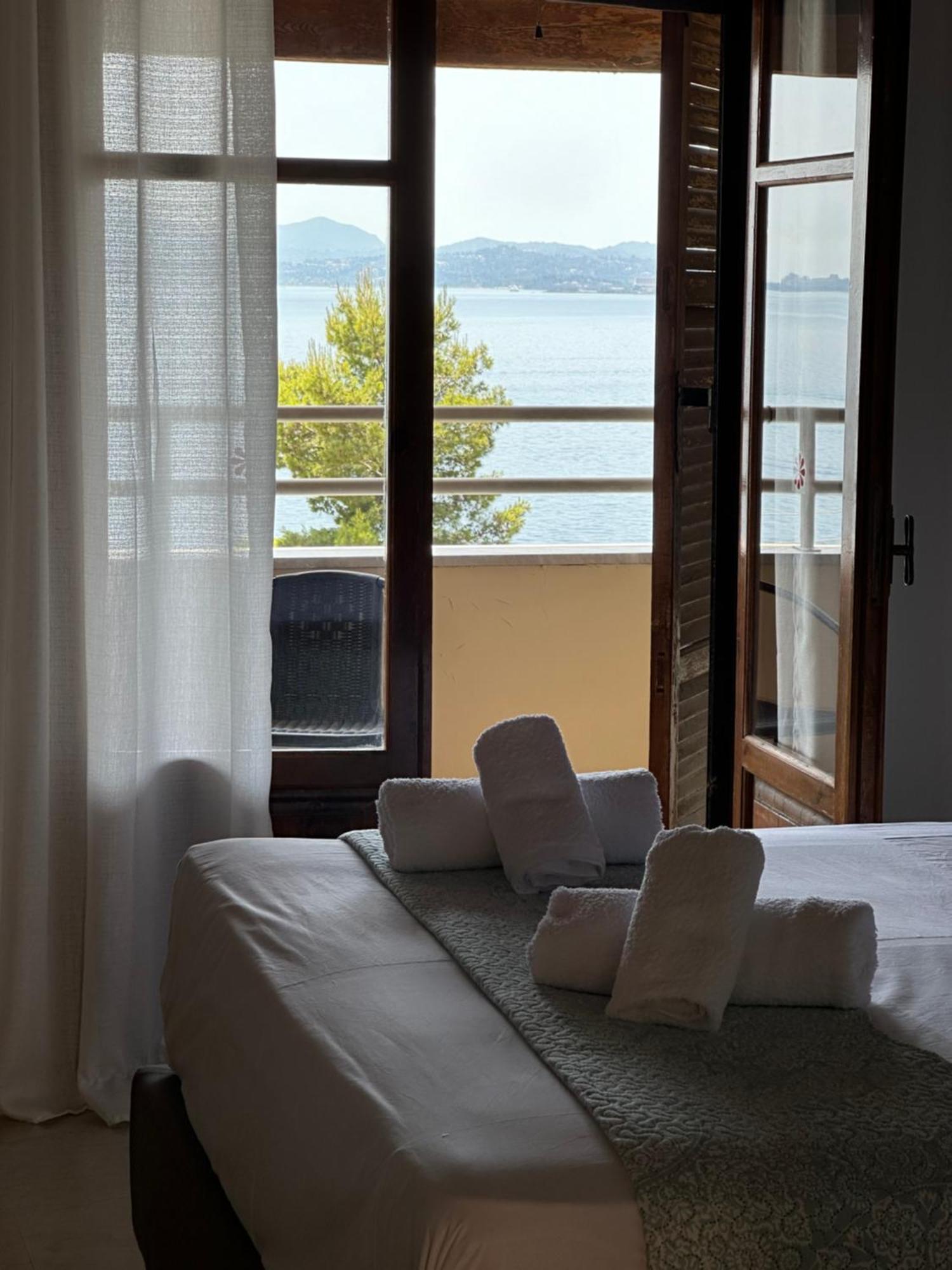 Hotel Odeon B&B Barbati Bagian luar foto